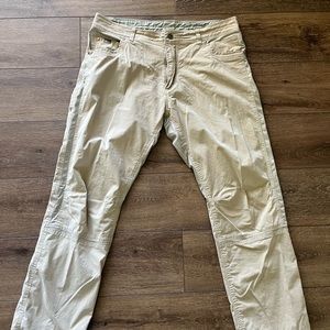 Mens Kuhl brand pants, size 38x32